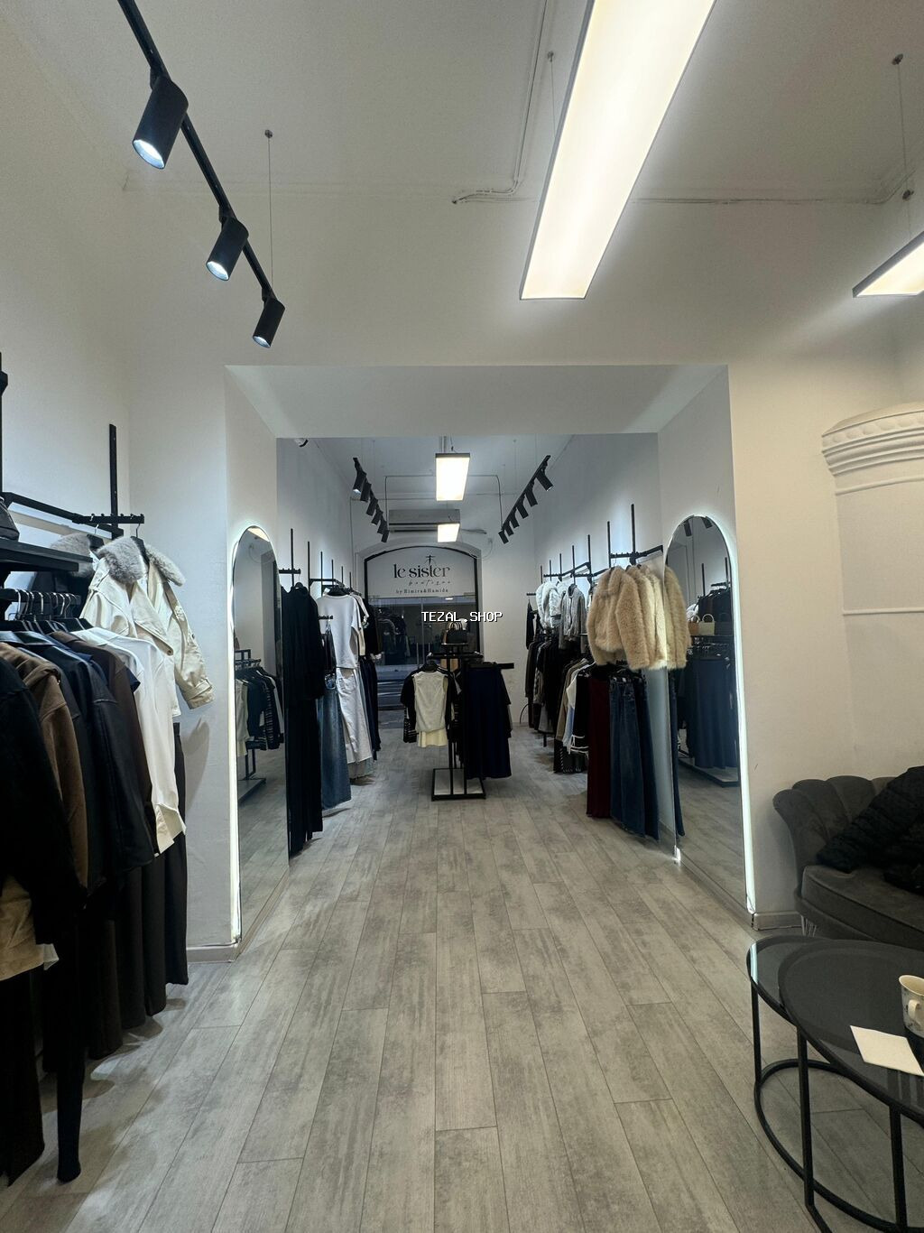 Qadin geyim polkalari