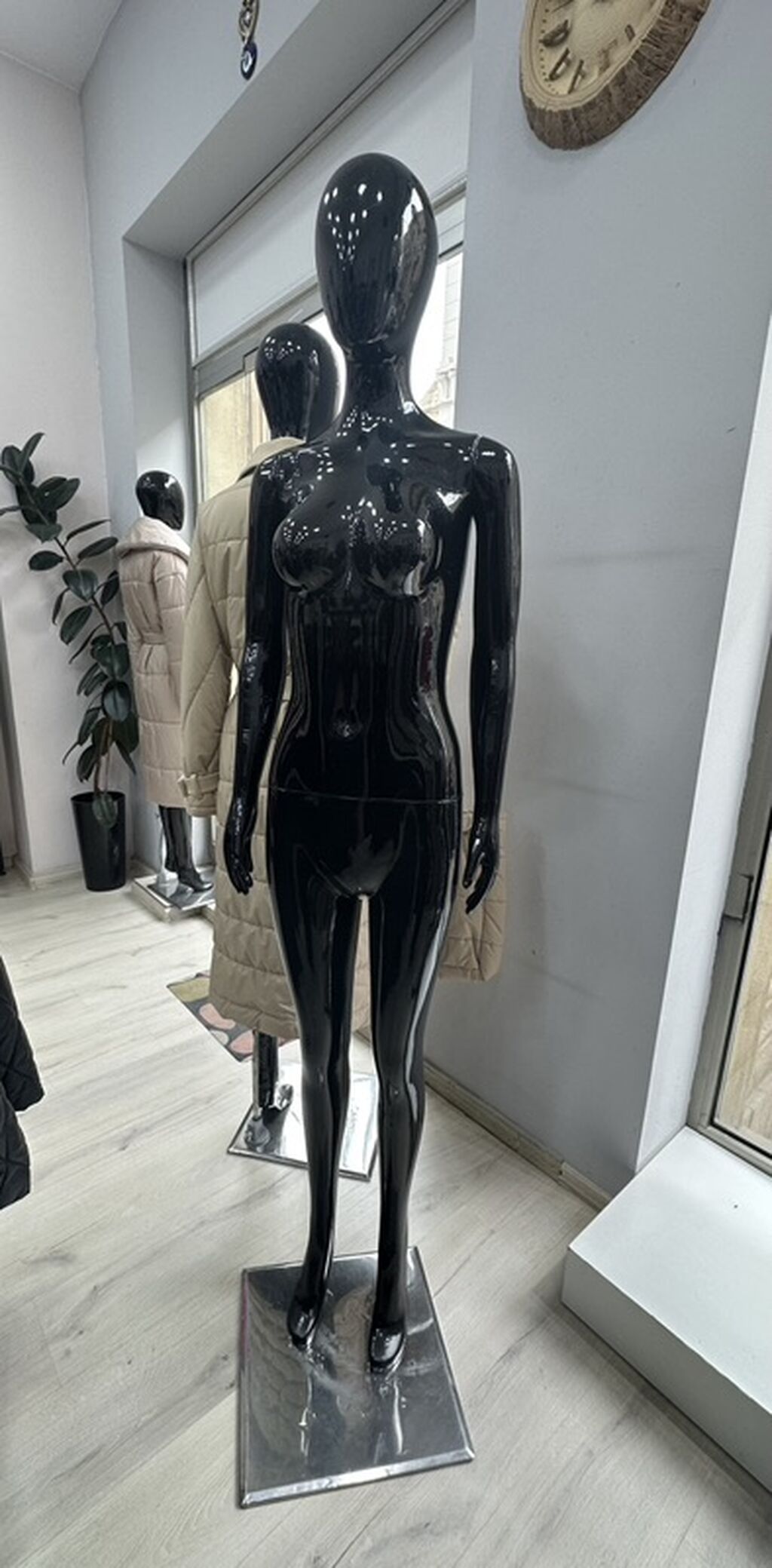 Qadın, Plastik, plastmas, Qara