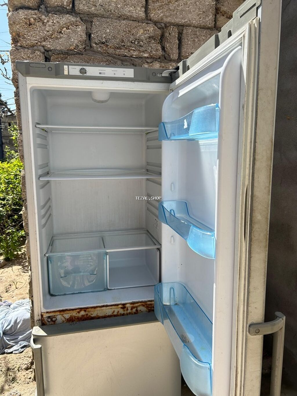 Iwlek veziyetdedir. Qapilarinin rezini deyiwmelidir arali olduguna