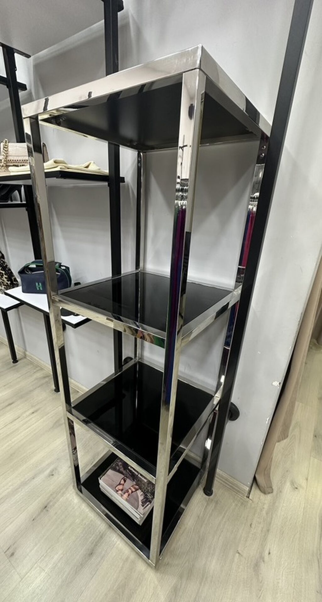 Təcili. Mağazanın bağlanması ilə əlaqədar olaraq 5 ədəd qadın