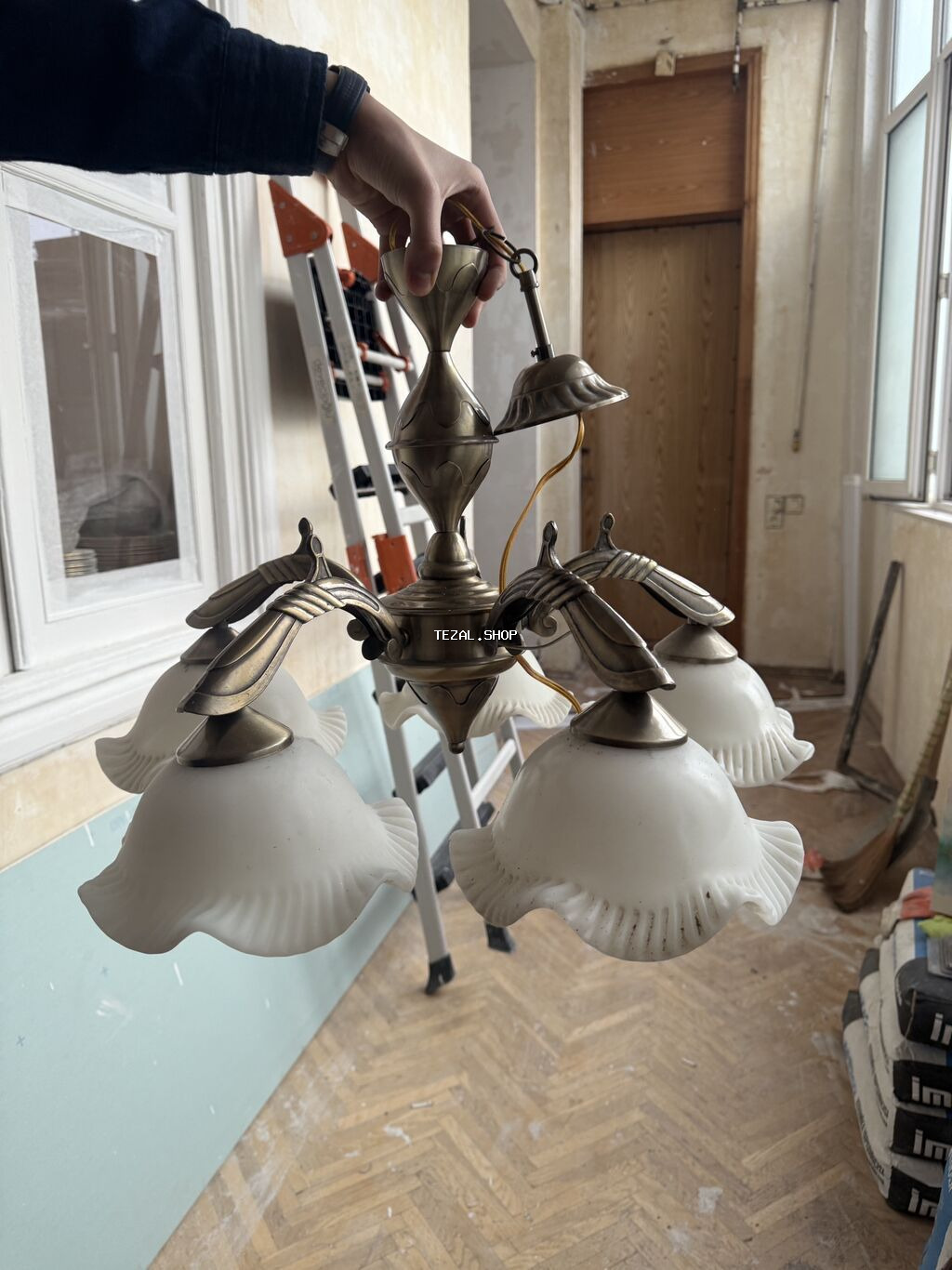 Ev təmir olunurəşyalar satılır