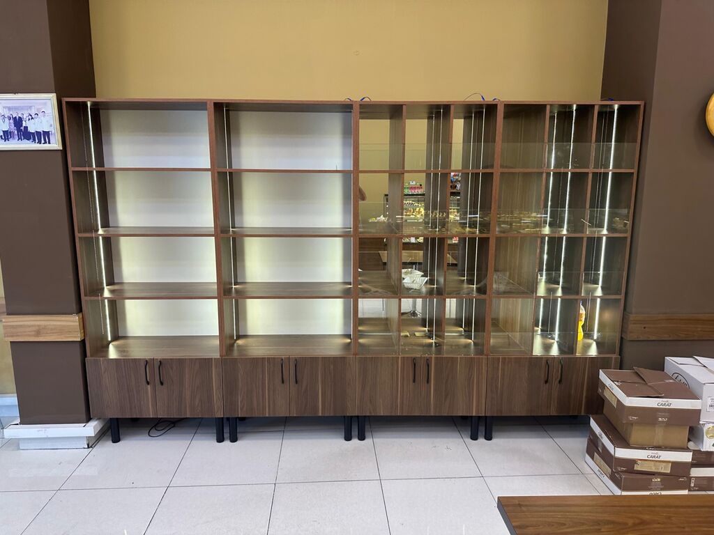 Mağaza/vitrin üçün modul nümayiş stendləri və şkaf sistemi -