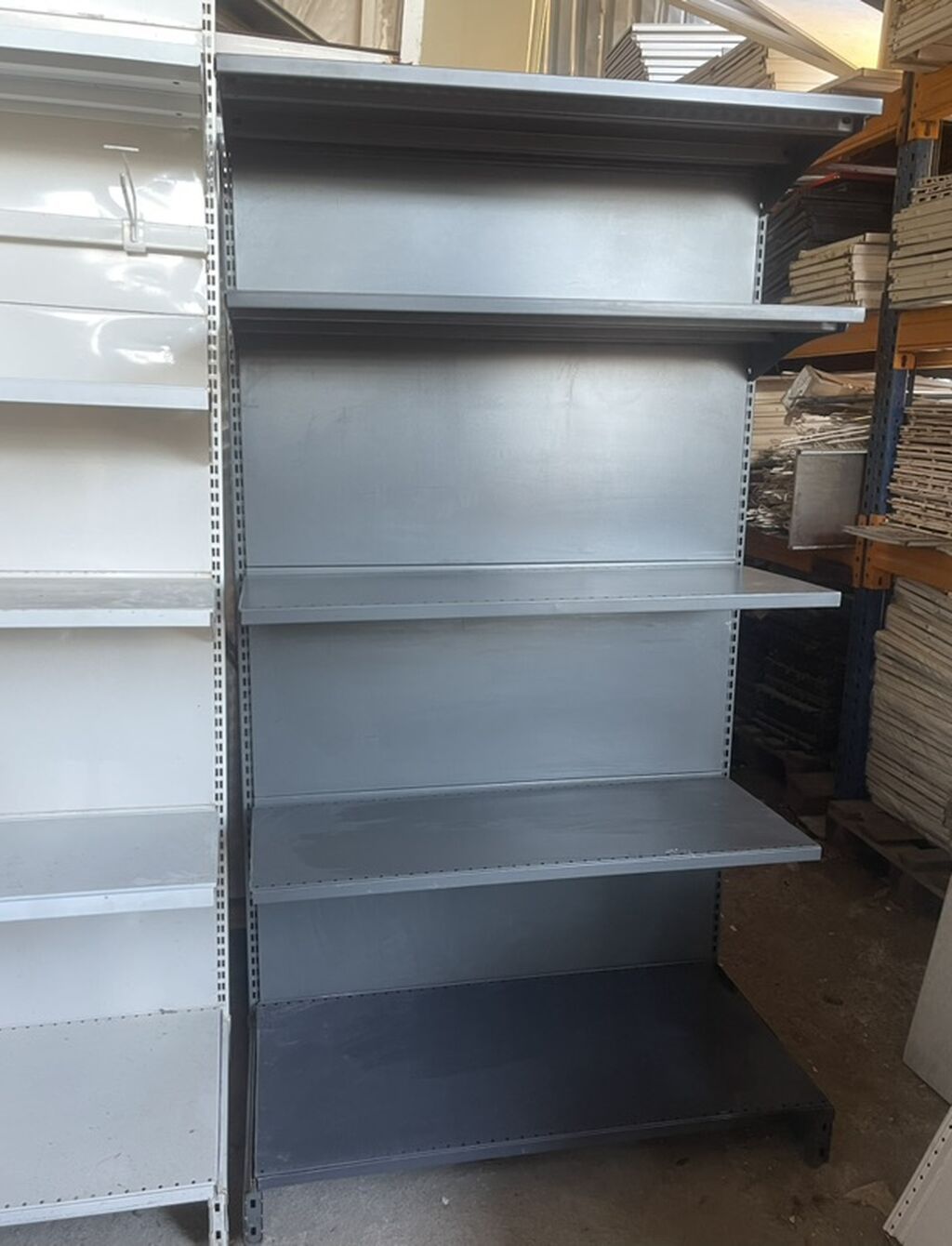 Metal mağaza rəfi - Material: polad/metal konstruksiya - Rəng: boz -