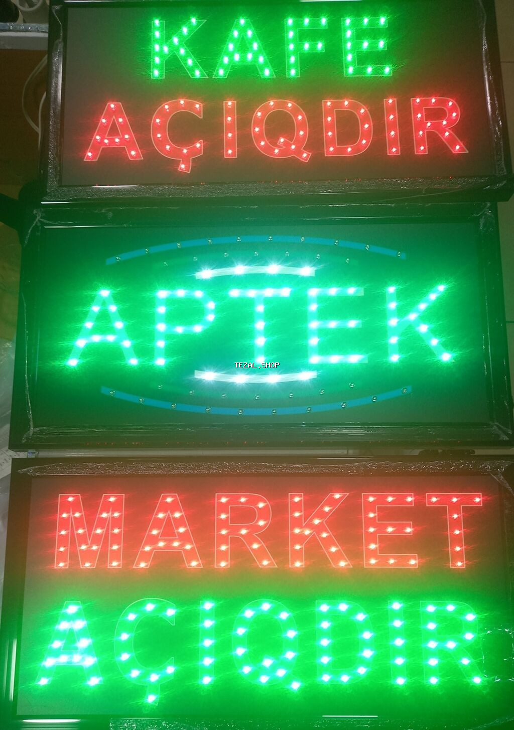 Reklam lövhəsi Açıqdır. Market.Aptek.Dərzi.və digər. yeni.Eyni