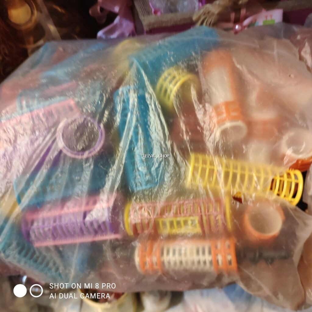 Salon bağlandığı üçün bəzi saç aksesuarları, gəlin taçları, zavivka - şəkil 2