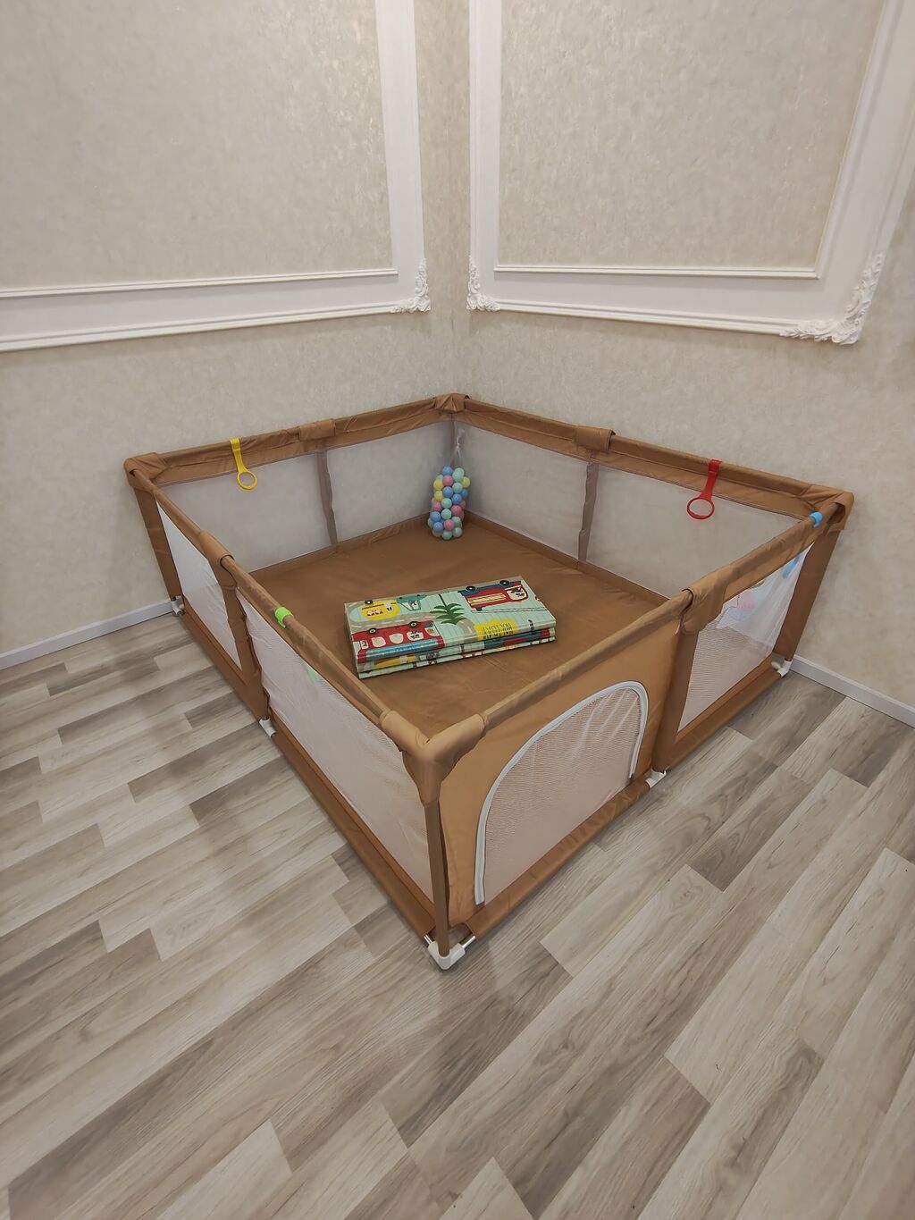 Uşaq üçün təhlükəsiz oyun manēji - Geniş kvadrat forma; möhkəm borulu