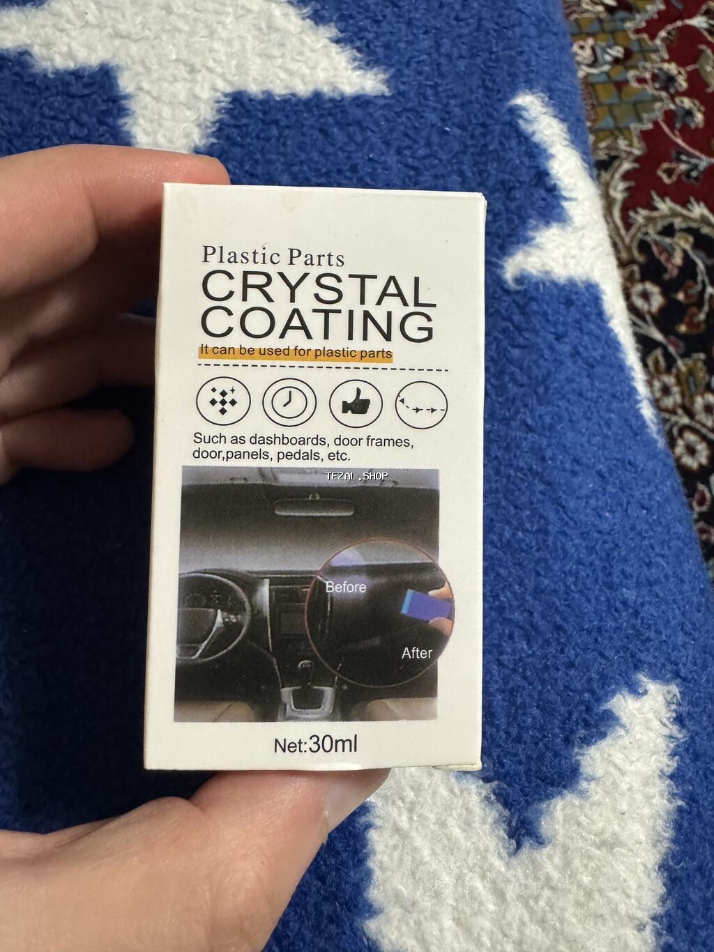 Avtomobil plastic hisselerini temizleyir, plactic qaraldan