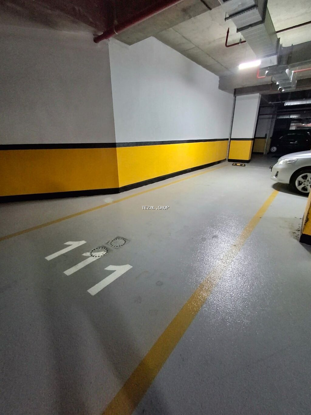 Ağ şəhərdə Ağ saray resideve p2 yeləşir.iki maşın sərbəst yerləşir