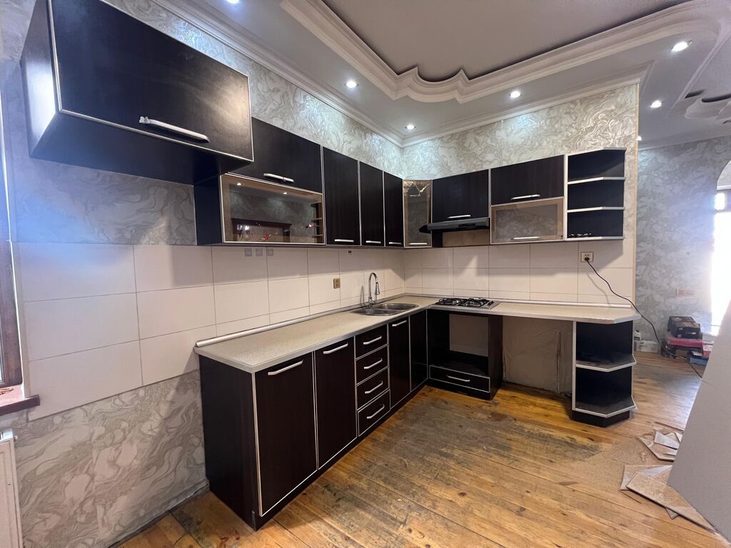 Mətbəx mebeli 200 Azn❗Üstündə qaz moyka verilir, aspirator işlək deyil