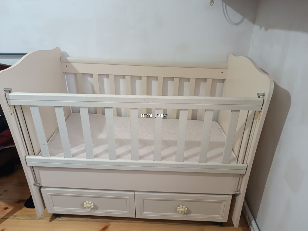 Oğlan və qız üçün, İşlənmiş, Dördbucaq, Beşik, Matras ilə, Yellənmə mexanizm ilə