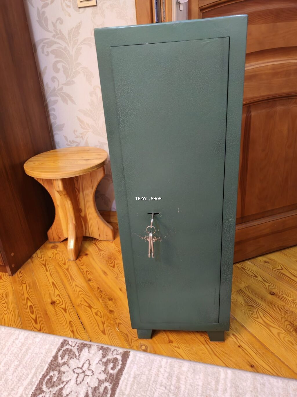 Seyf – 120 AZN - Ölçülər: eni 30 sm, uzunluğu 83 sm - Rəng: tünd