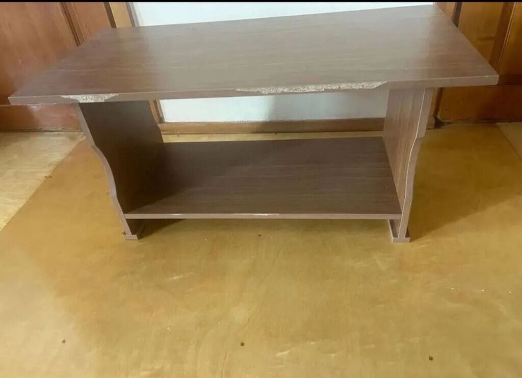 Ağac rəngində salon/jurnal masası - Material: laminat/MDF əsaslı