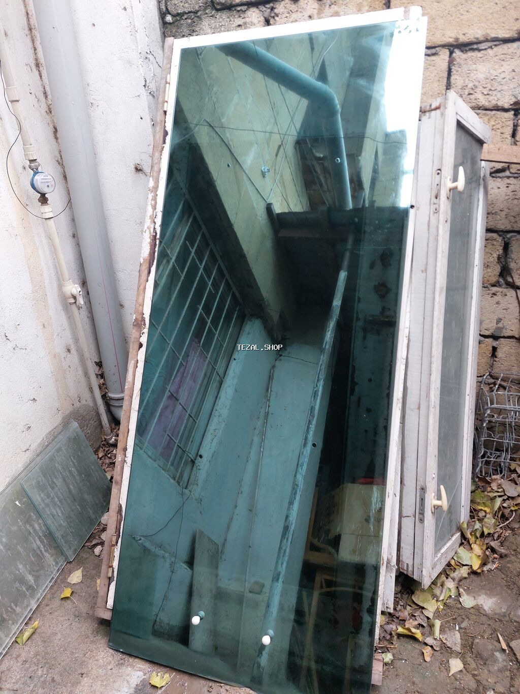 Mebel şüşəsi qrıgı çatı yoxdur eni 77 sm,uzunlugu 190 smqalınlıgı