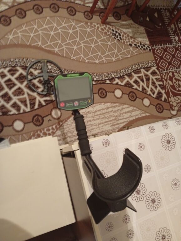 Metal detektor – ekranlı, qol dayaqlı, tənzimlənən ştangalı model