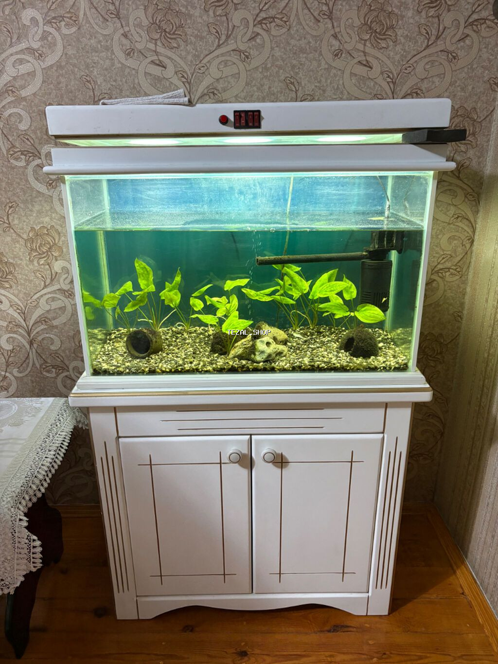 Akvarium və mebeli satılır. Akvarium ölçüsü 30*45*70