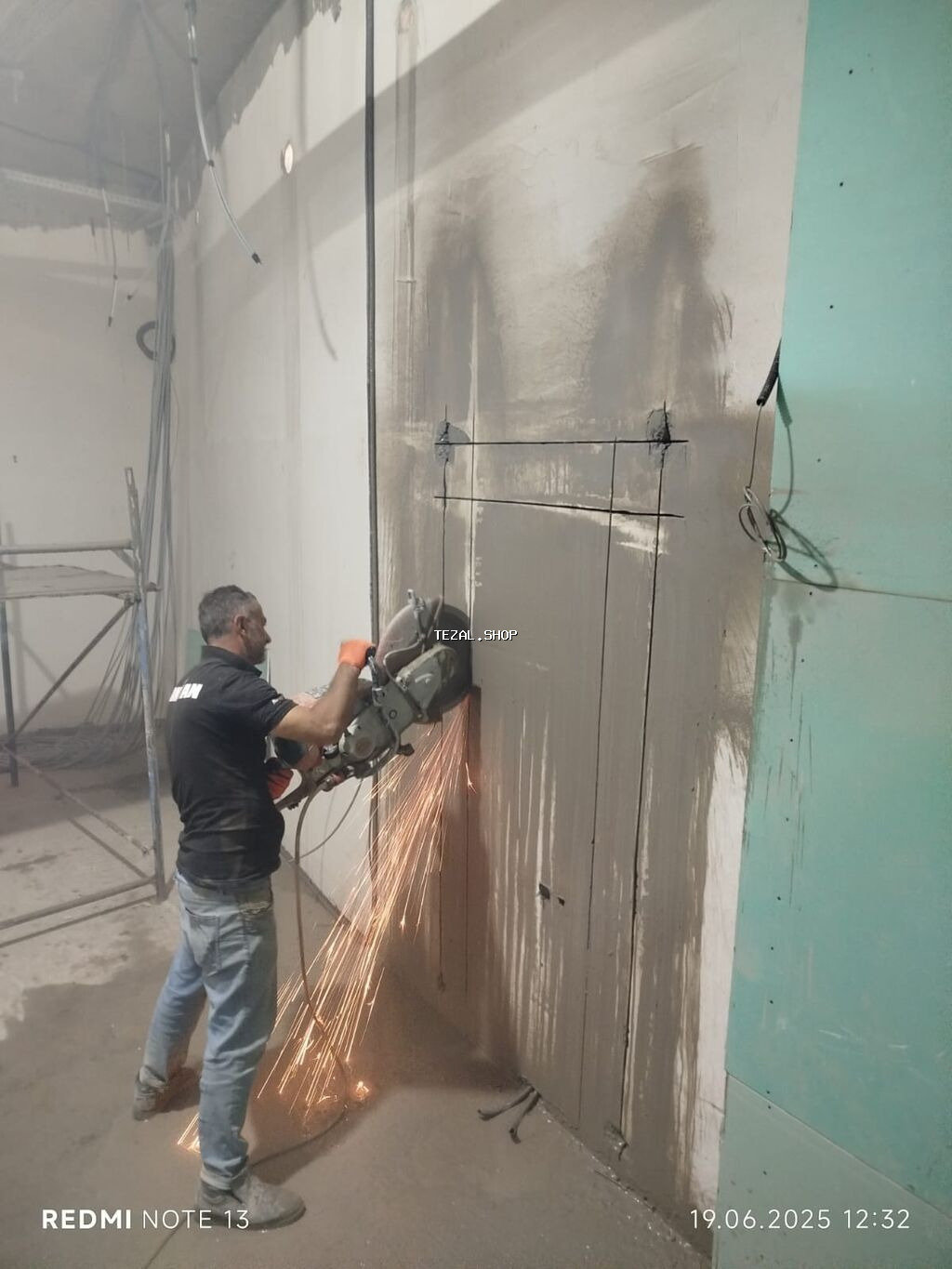 Karotla istənilən qalinliqda və ligerlərin qapi pencərə yerlərinin