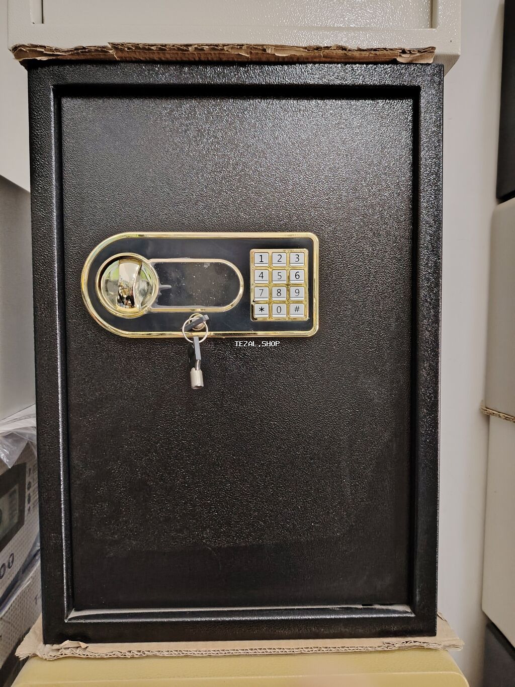 Hundurluk 50, Eni 35, Derinlik 30 seyf acar və kodilə işləyir