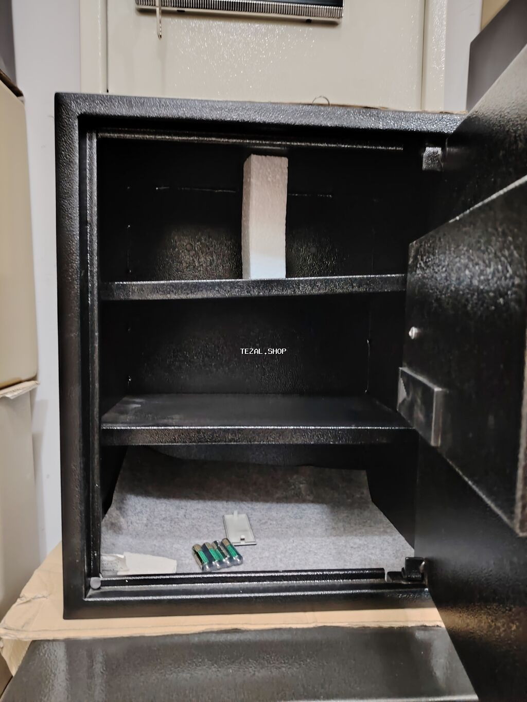 Hundurluk 50, Eni 35, Derinlik 30 seyf acar və kodilə işləyir - şəkil 4