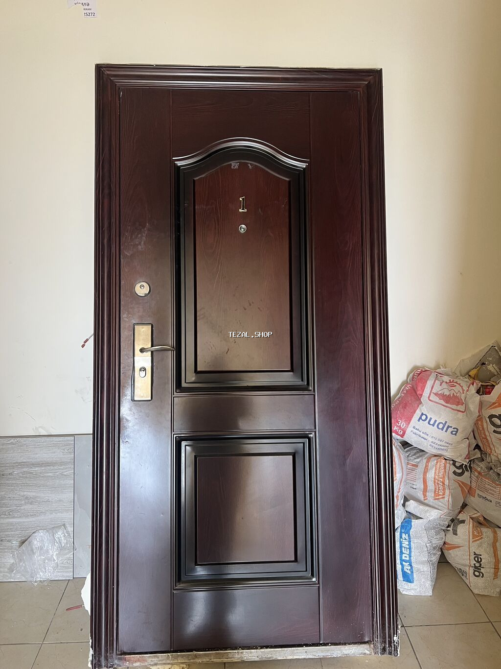 Col qapisi evde temir gedir deye rengine gore satilir bawqa herweyi