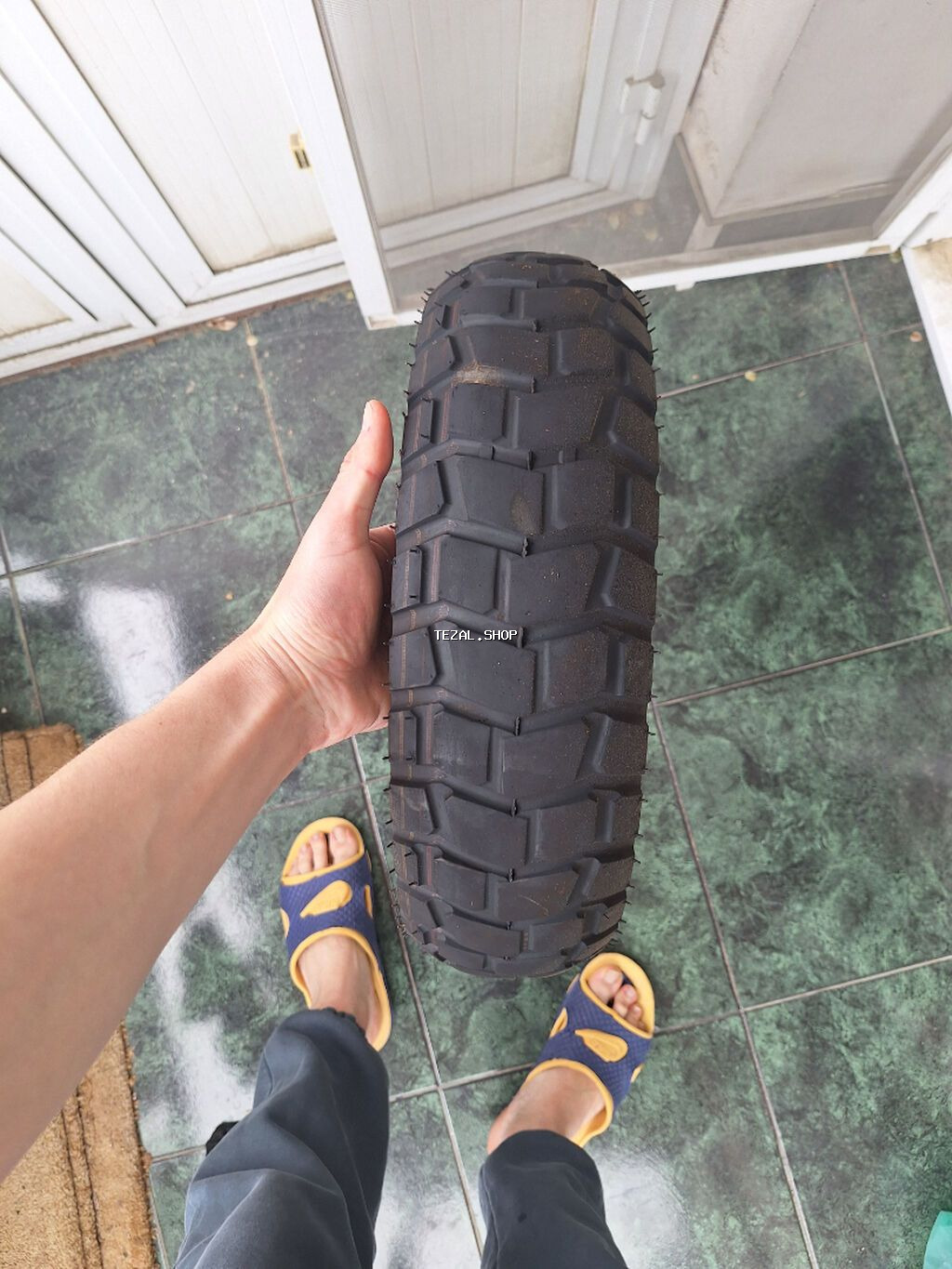 Moto təkəri 
Şəkildə göründüyü kimidir 
ENDİRİM EDƏRƏM REAL ALICIYA