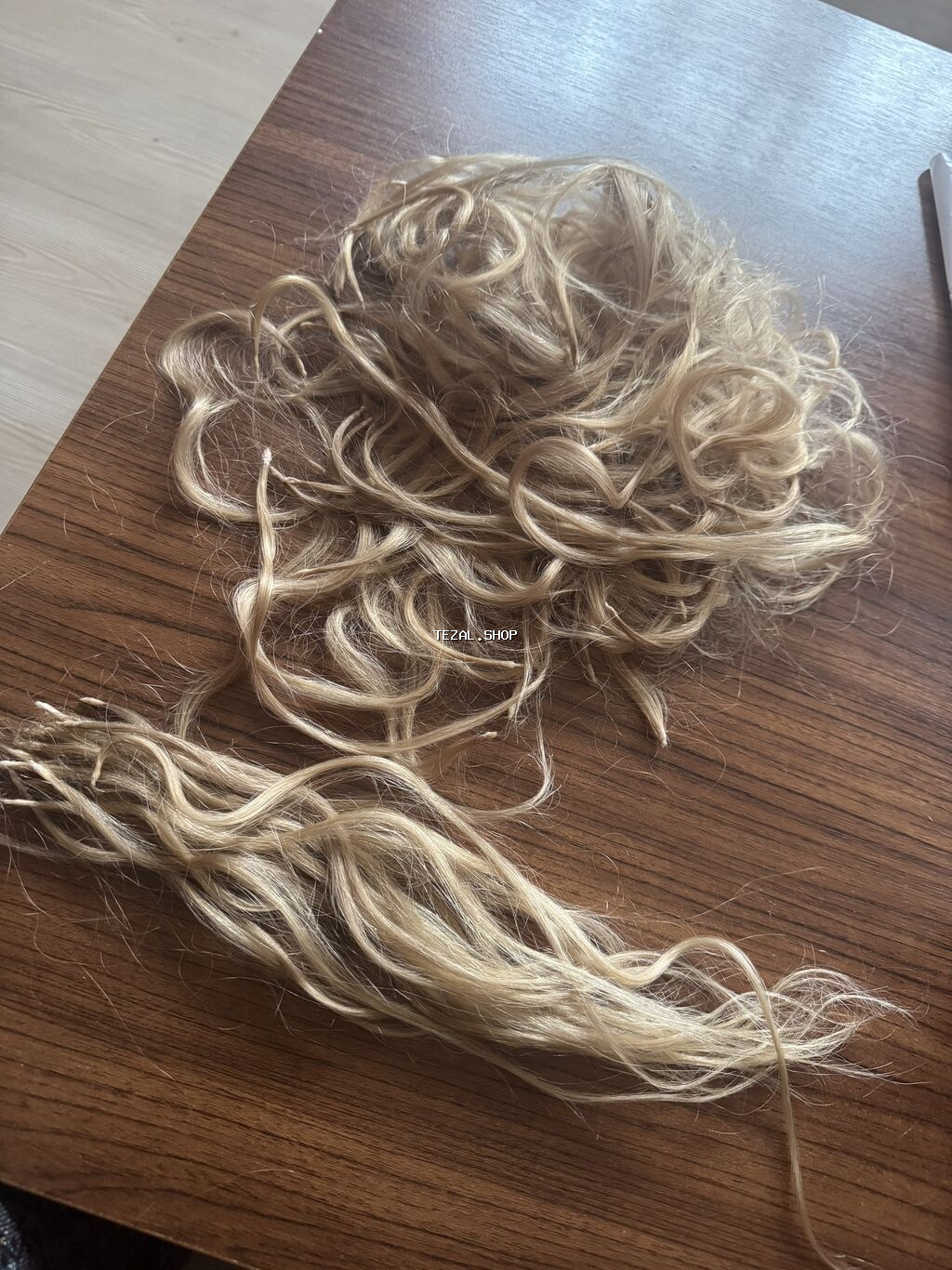 100 qr 40 sm sarı saç,ideal veziyetdedir,yumuşaqdır,180 m