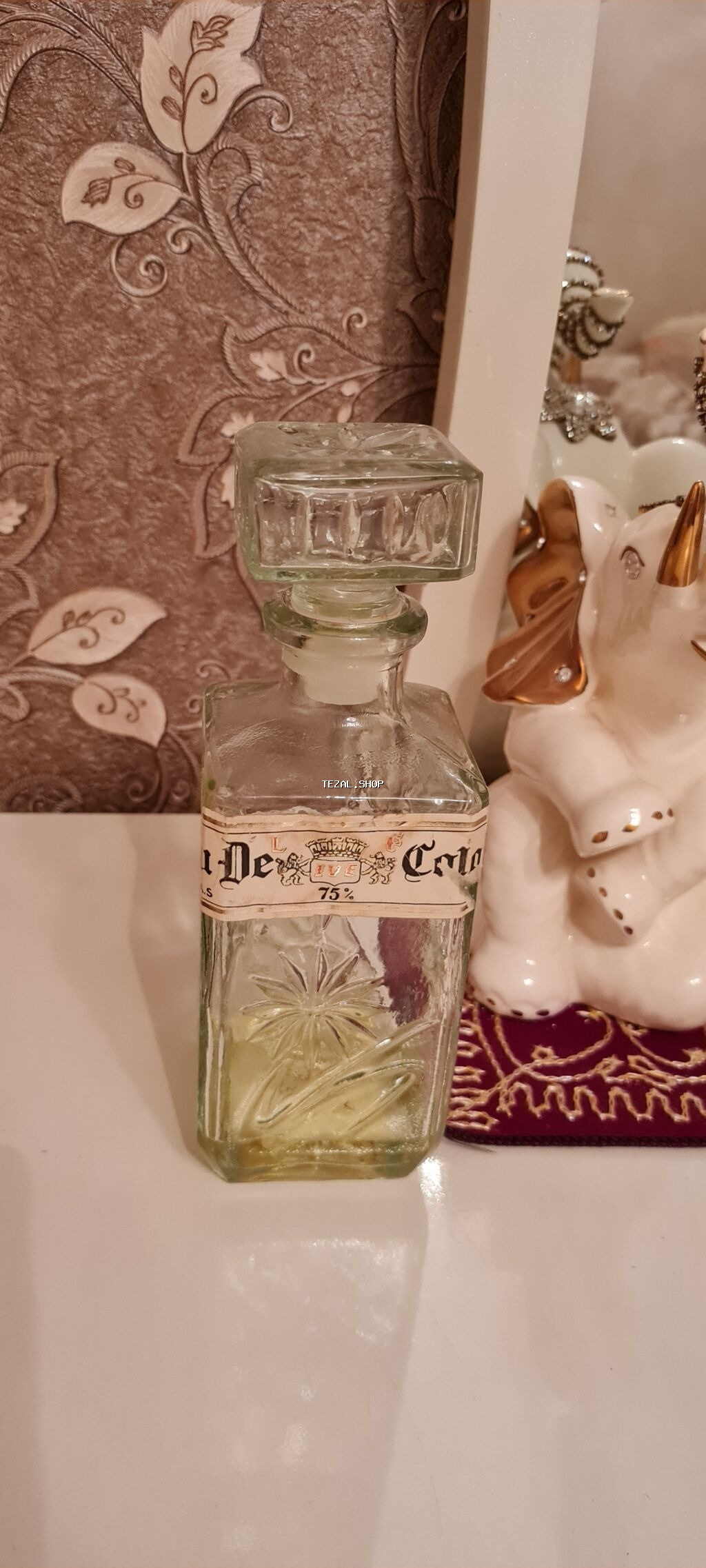 40 ilin etir shusesi. Etir az qalib icinde