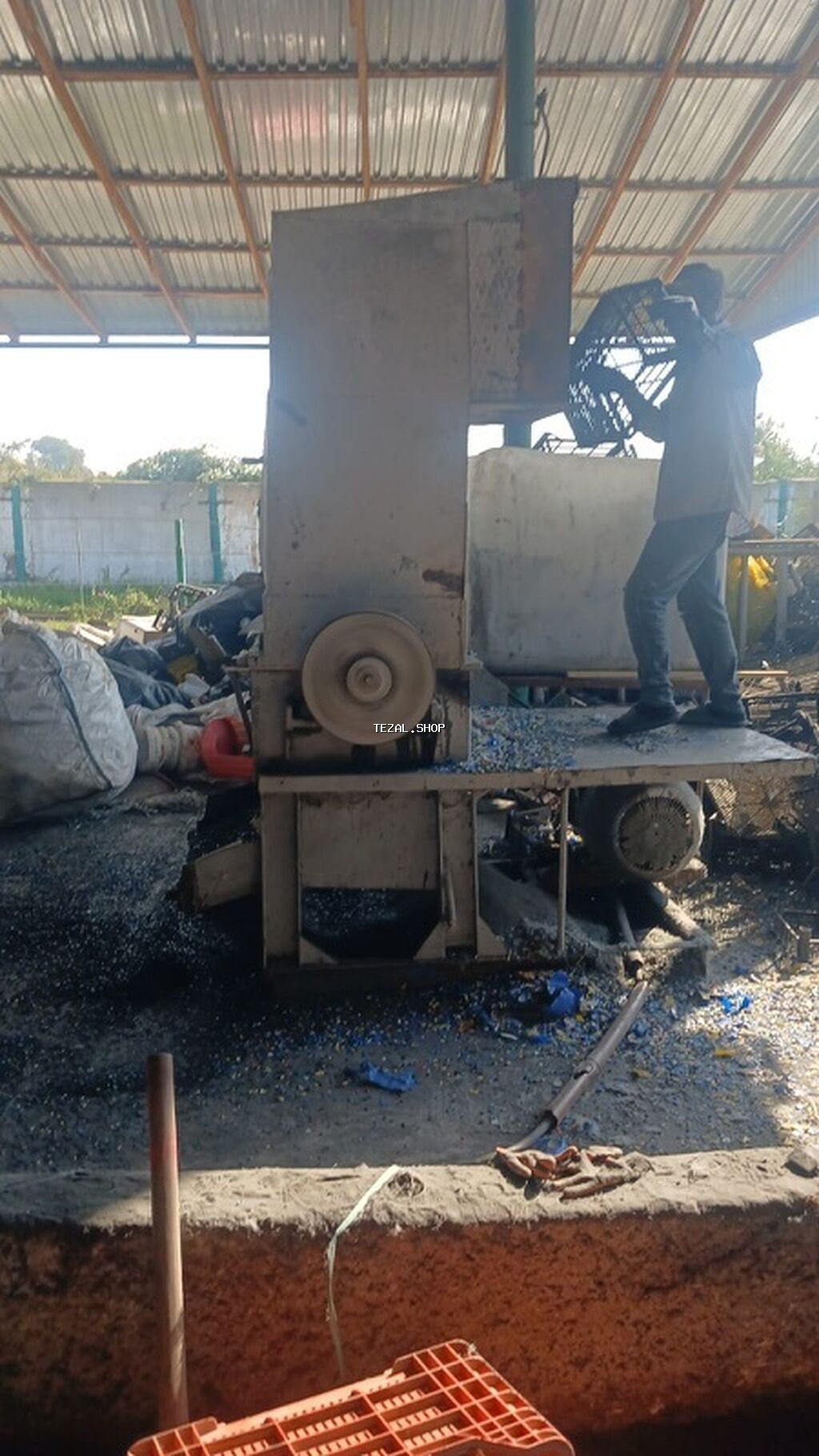 Sənaye plastik üyüdücü (crusher) avadanlığı

Tam isley veziyetde