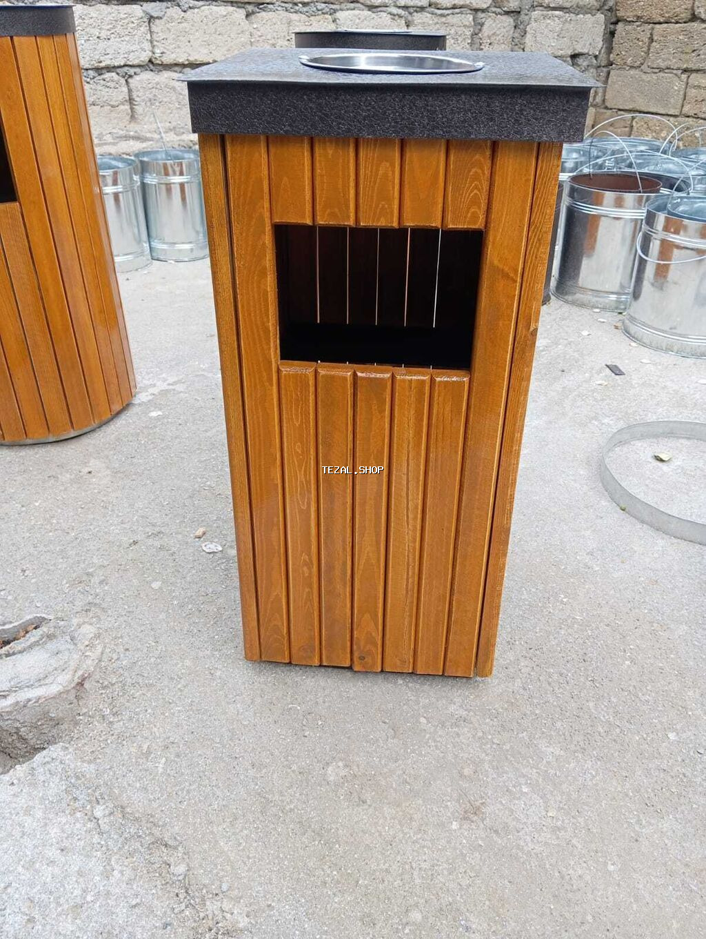 Taxtadan hazırlanmış, müxtəlif formalı küçə zibil qutuları. Üst - şəkil 4