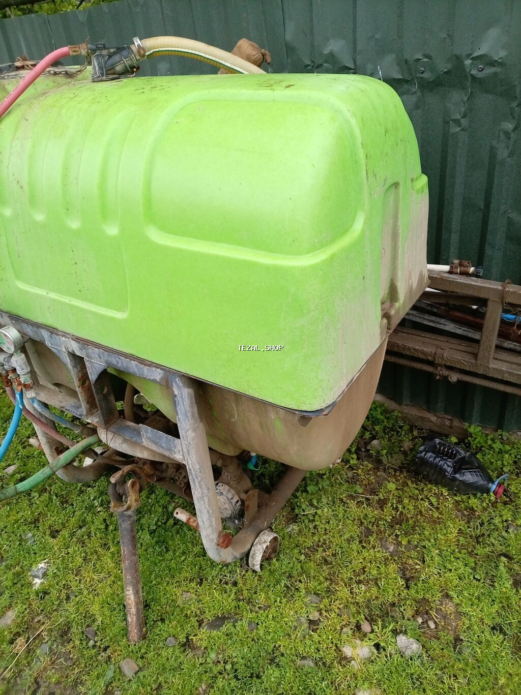 Tək baçok satılır 600 letirlikdi