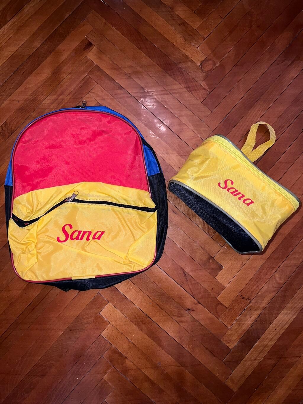 Çantaların cütü 4 azn Ünvan Azadlıq metrosunun yanı. Deaktiv olan