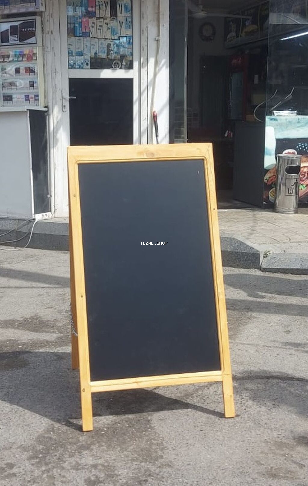 Taxta reklam lövhəsi. 1 ədəddir satılır obyekt bağlandığı üçün