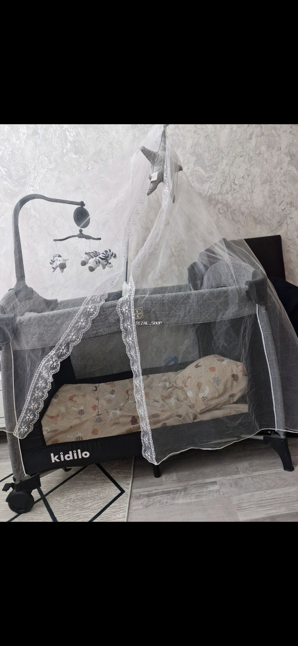 Oğlan və qız üçün, Dördbucaq, Beşik, Matras ilə, Yellənmə mexanizmsiz