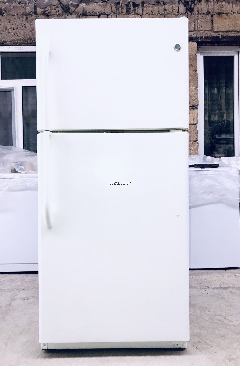 Yeni 2 qapılı Whirlpool Soyuducu Satılır, rəng - Ağ, Təkərli