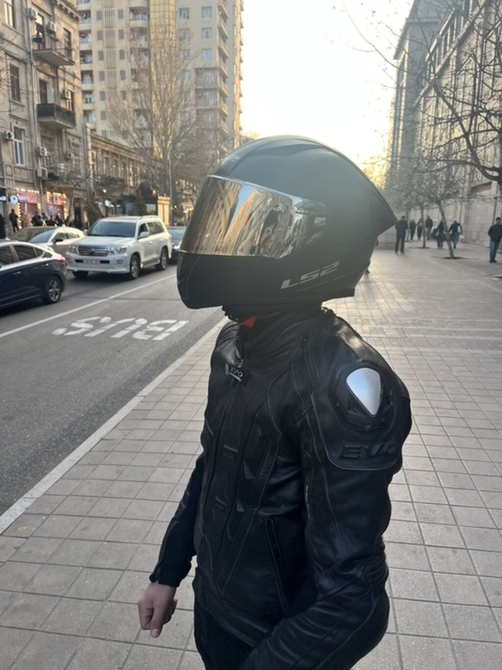 LS2 tam üzlü motosiklet dəbilqəsi - Brend/model: LS2 full-face -