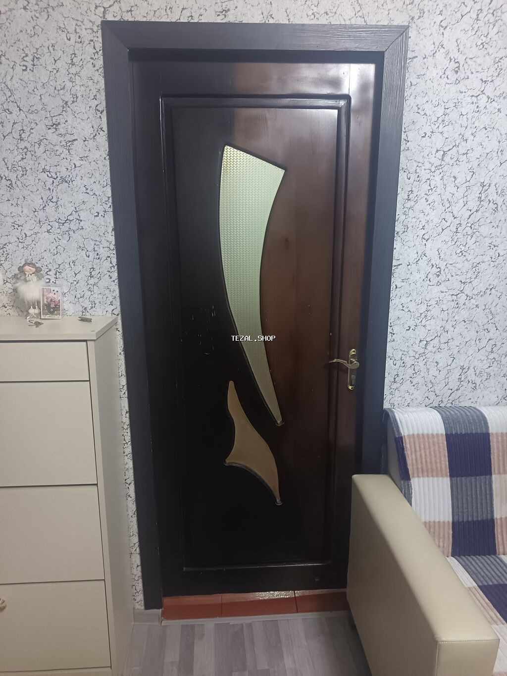 Otaq qapısı 2 dənədi. Bir qapısında şüşüsəi yoxdur. Ev təmir olunur - şəkil 2
