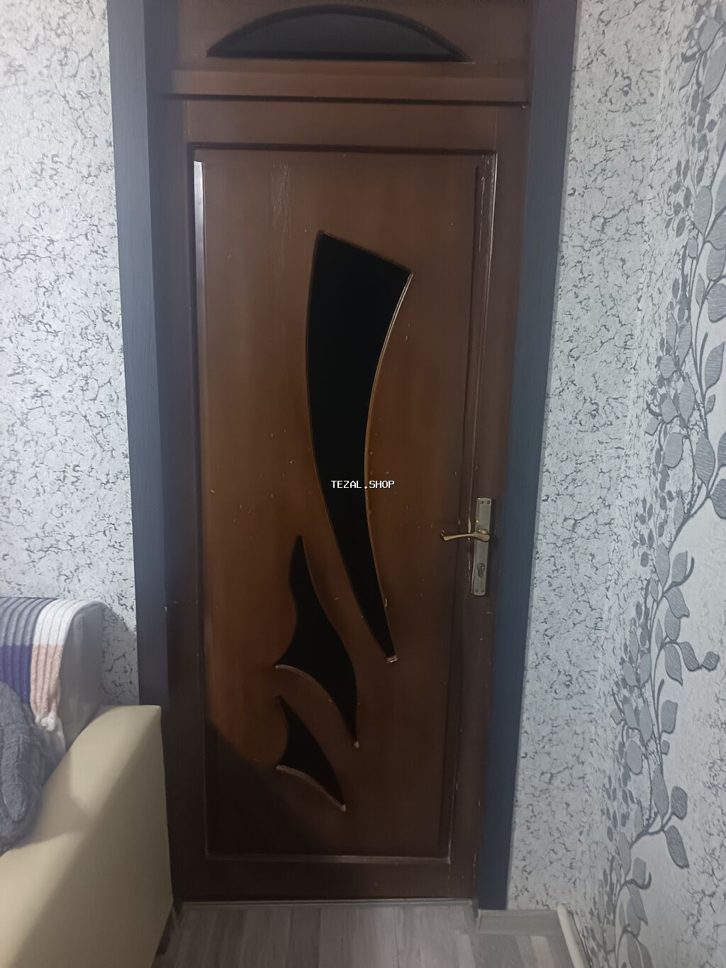 Otaq qapısı 2 dənədi. Bir qapısında şüşüsəi yoxdur. Ev təmir olunur - şəkil 4