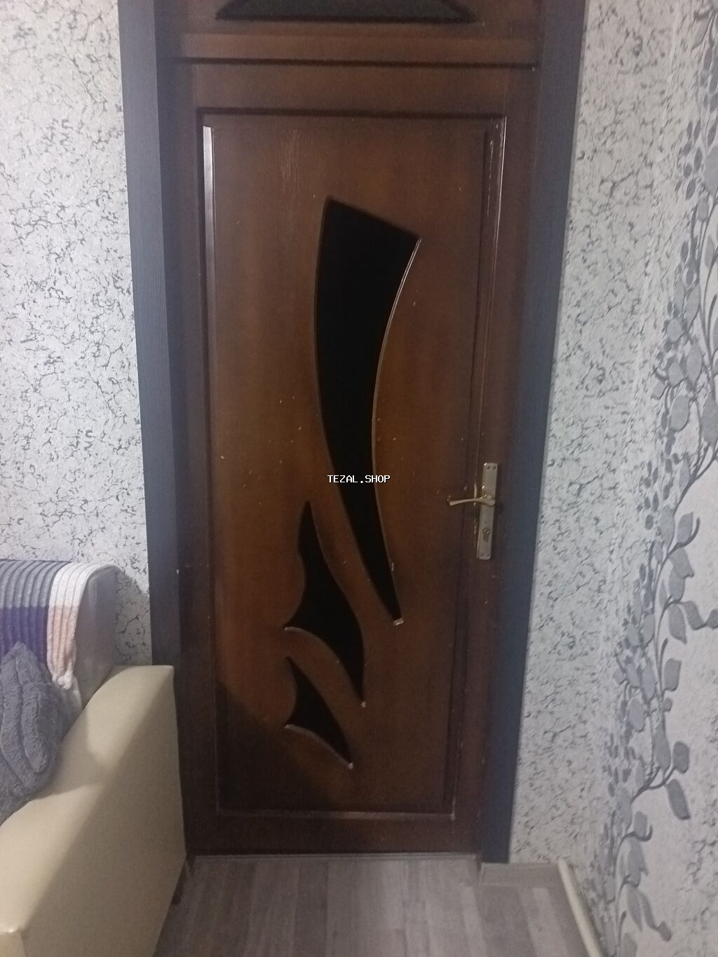 Otaq qapısı 2 dənədi. Bir qapısında şüşüsəi yoxdur. Ev təmir olunur - şəkil 5