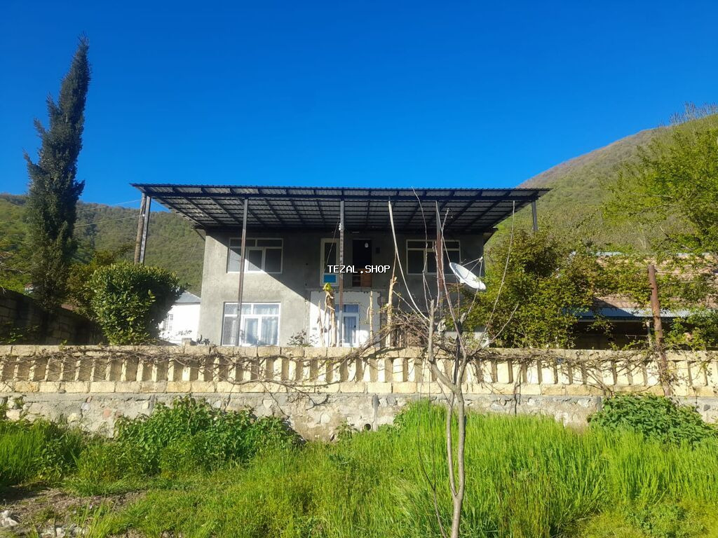 Iki mərtəbəli ev satılır. ətraflı məlumat üçün əlaqə telefonuna zəng