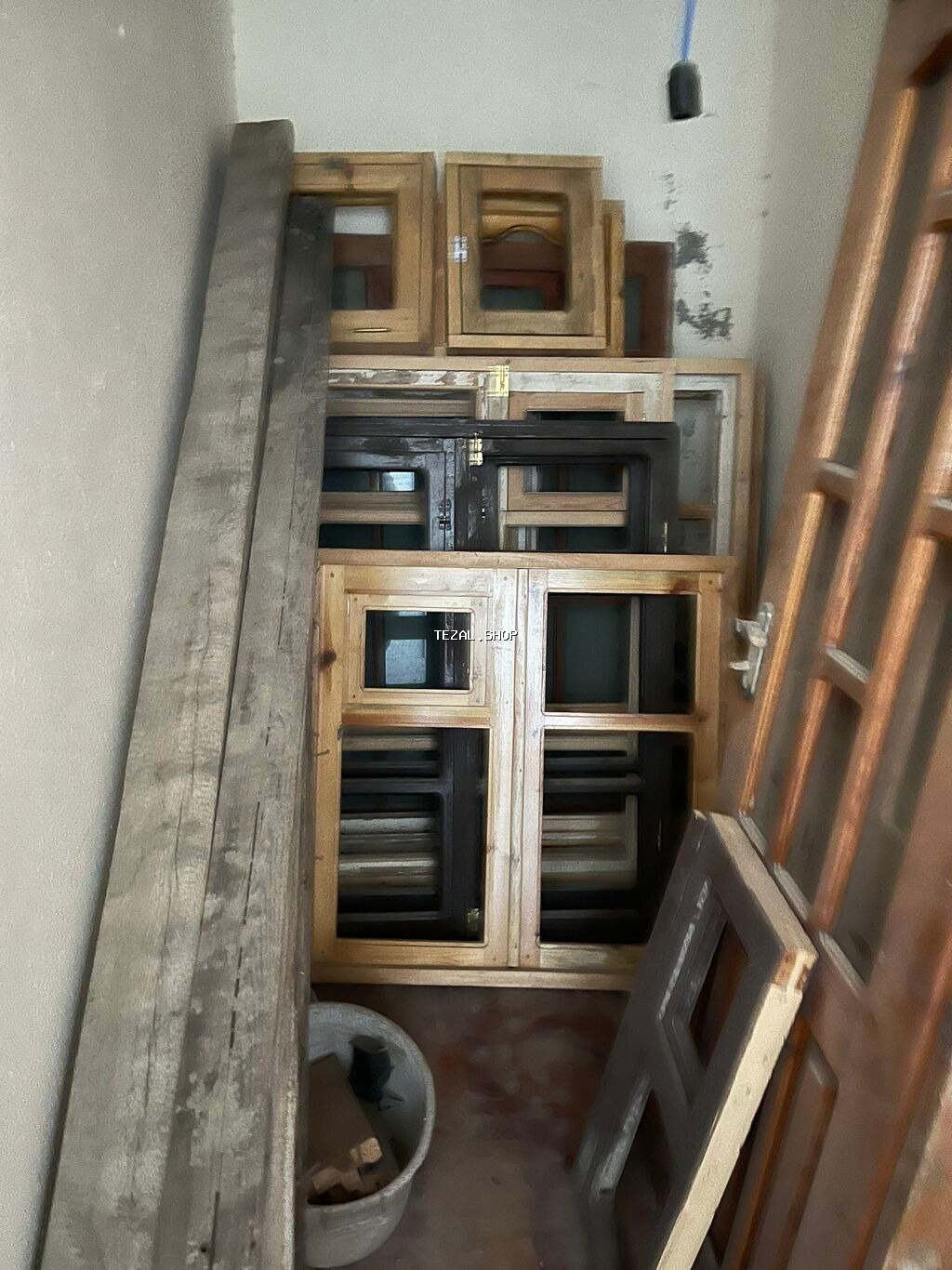 Yeni istifadə olunmamış Qapılar - pəncərələr satılır Ünvan Pirşağı