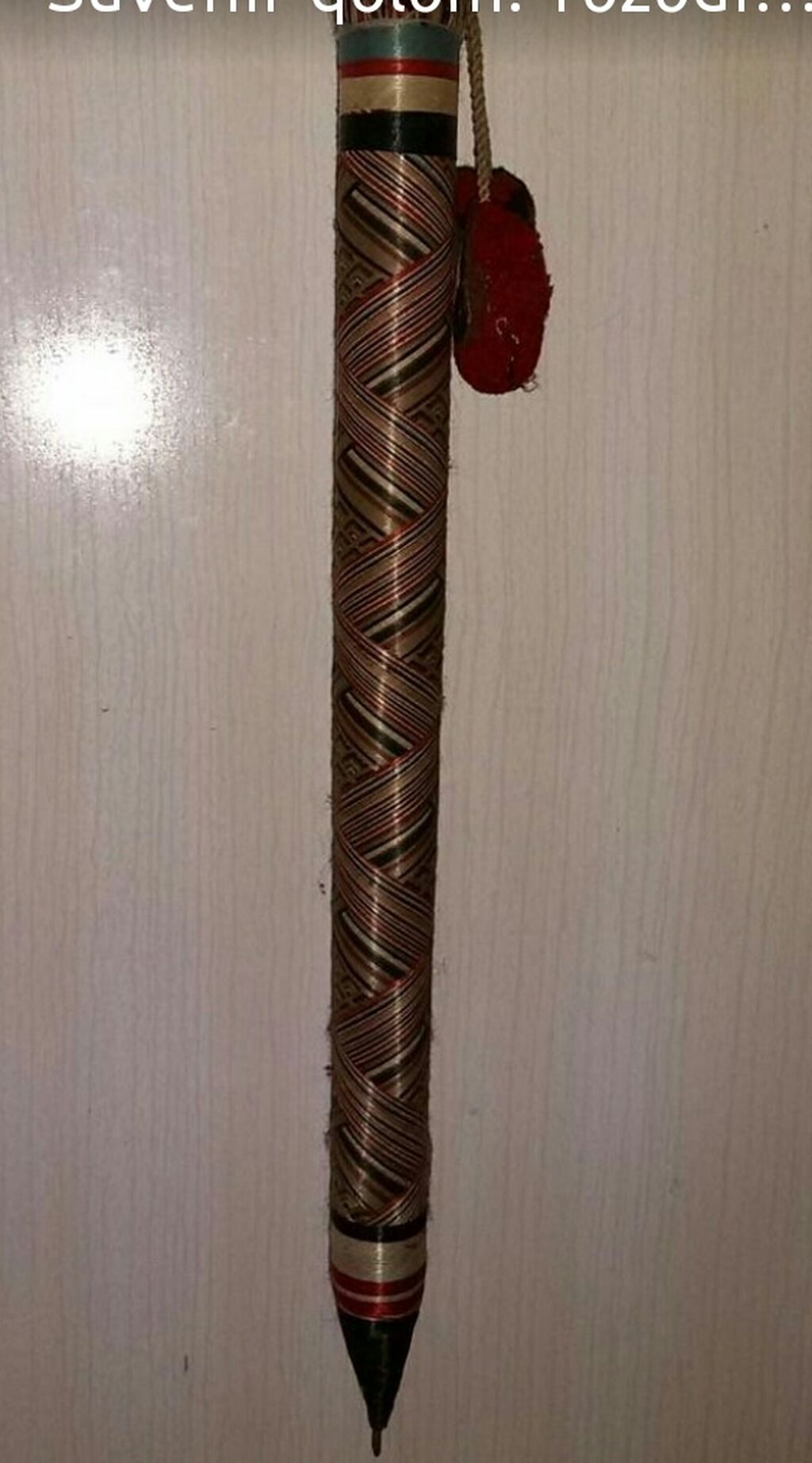 Bu suvenir qələmdir asmağa yeri vardır. hədiyyə etmək olar