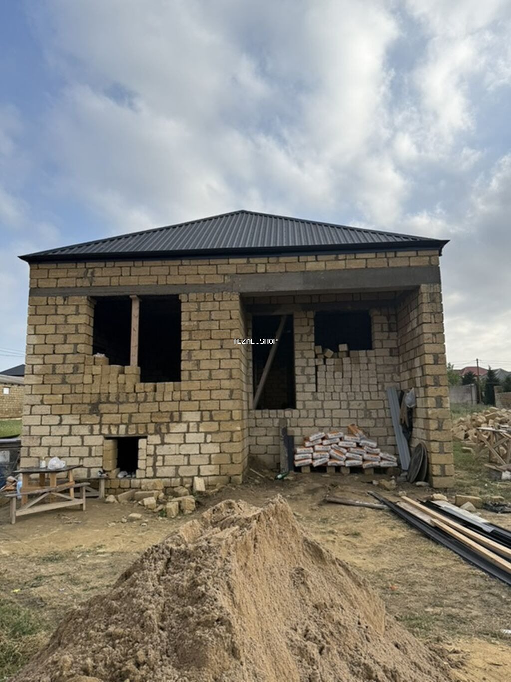 Salam ev şəxsi özum uçun tikilən bir evdir mehdiabad Nurlan Marketin
