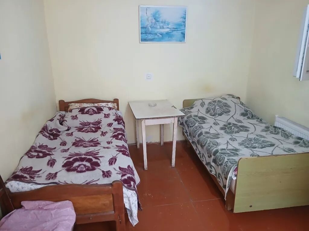 Bine qesebesinde Merkezde bazarstorenin arxasinda kiraye ev verilir