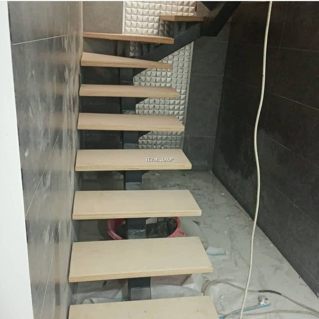 Demir pilləkən və dəmir işləri görülür. vhatsap aktivdi - şəkil 2