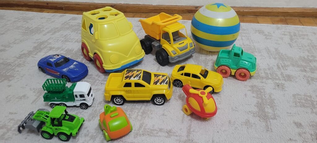 Uşaq oyuncaqları dəsti - Müxtəlif növ plastik nəqliyyat oyuncaqları