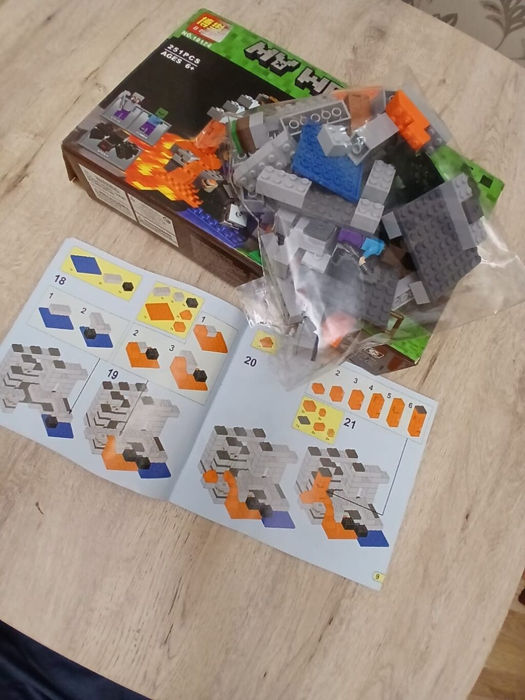 Minecraft mövzulu "My World" konstruktor dəsti ilə uşaqlar öz xəyal