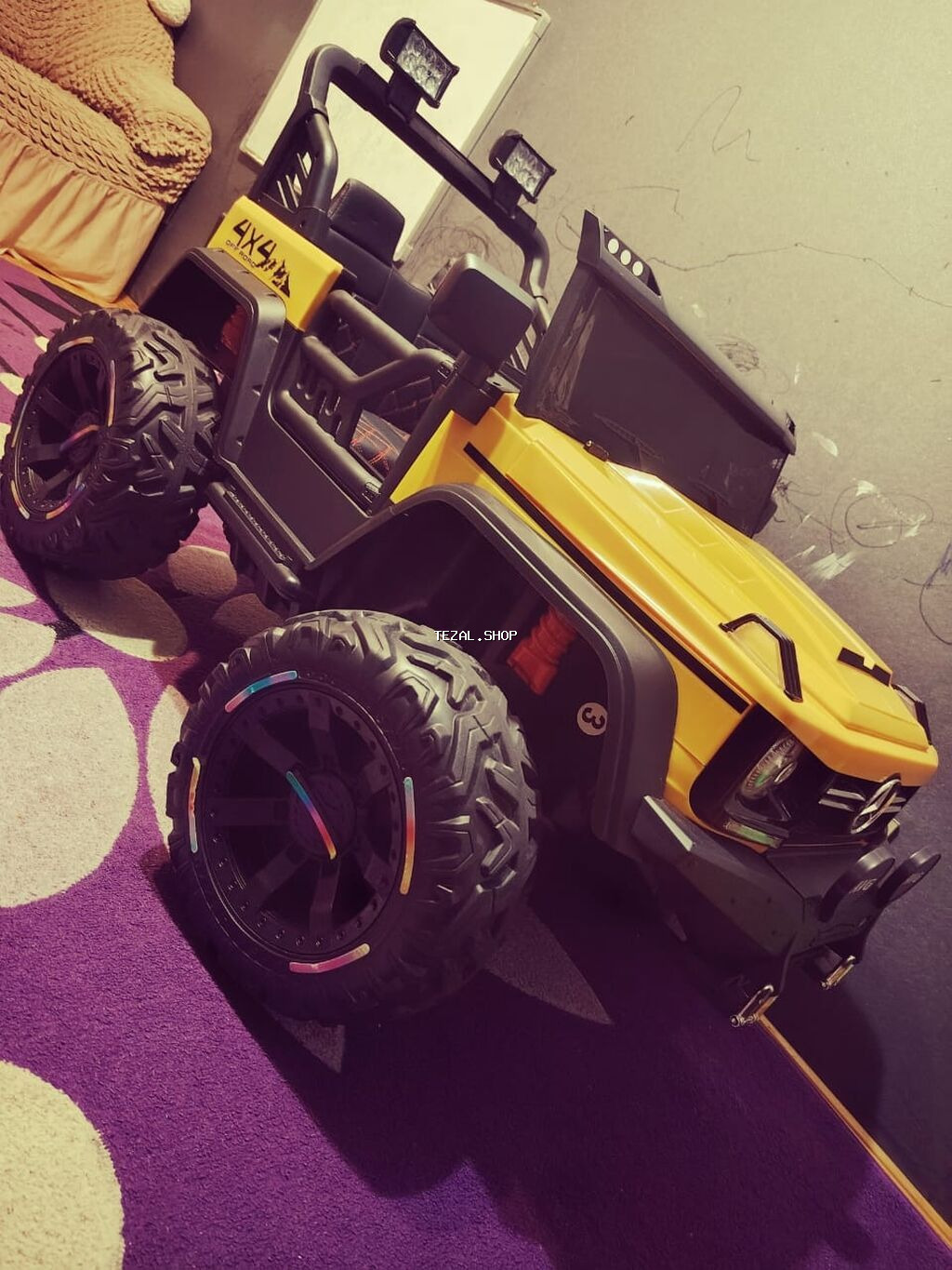Uşaq üçün elektrikli off-road jeep tipli maşın Xüsusiyyətlər: - Güclü