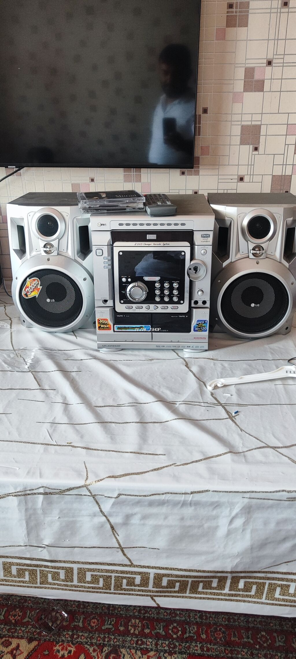 Musiqi aləti təzə kimidi çox az islenib 3 disk DVD vsd 2 kaset radio