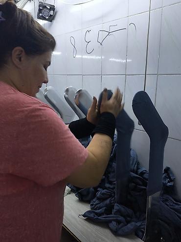 Corab sexinə və corab ütüləyən xanım işçilər tələb olunur. İş günləri - şəkil 4