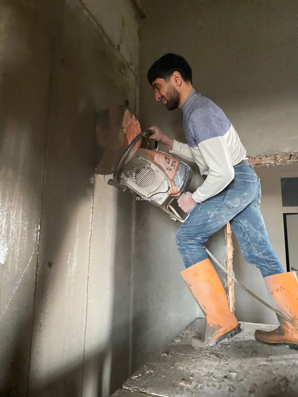 Beton kəsimi beton kəsən beton deşimi beton kəsmə deşmə Xidməti karot