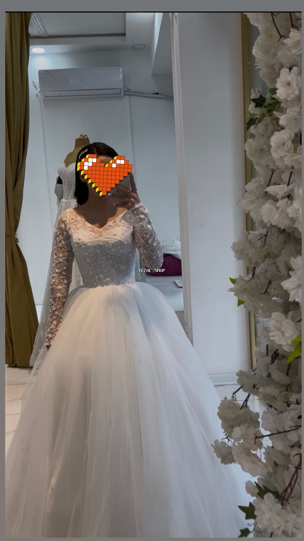 Gəlinliyim çox səliqəli vəziyyətdədir, özəl olaraq tikilib və yalnız